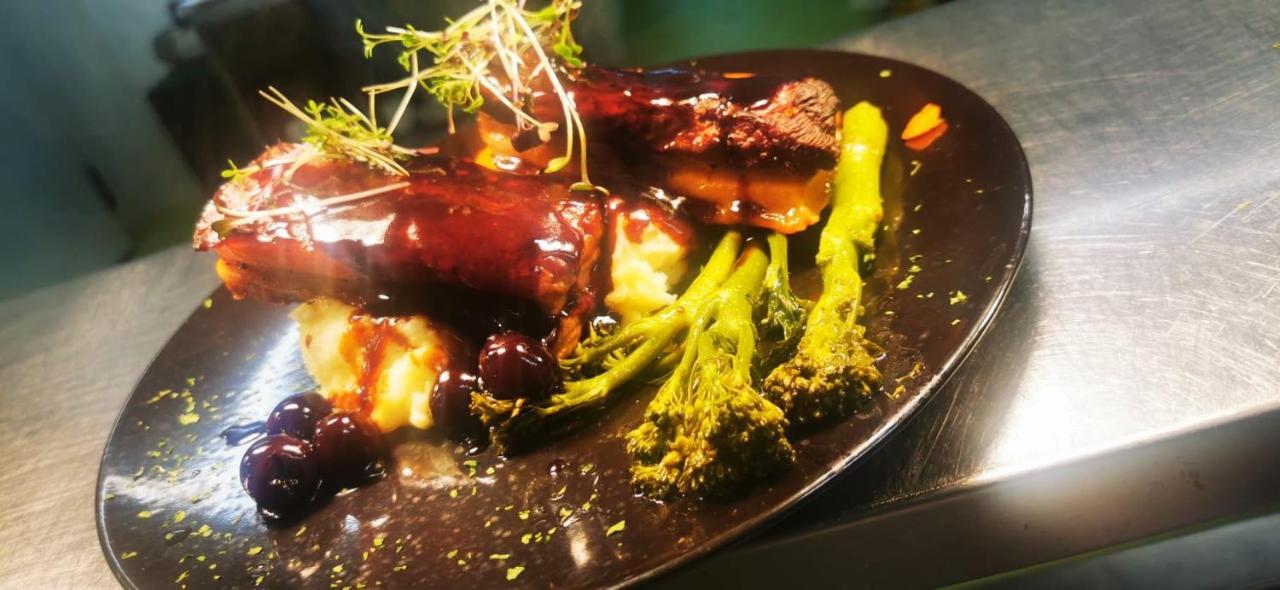 The Copper Still Bar Restaurant & Boutique Rooms Dromod المظهر الخارجي الصورة